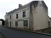 Photographie en couleurs d'un bâtiment avec l'enseigne « Biblio Bulles ».