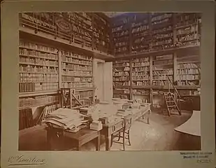 La bibliothèque dans la mairie,