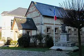 Bibliothèque de Goderville et monument aux morts.