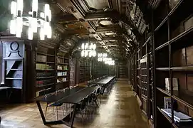 La bibliothèque des jésuites.