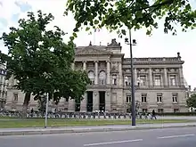 Bibliothèque nationale et universitaire (ancienne bibliothèque impériale)- enveloppe extérieure- intérieurs