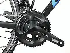 Pédalier de marque Shimano.