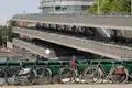 Fietsflat d'Amsterdam, un parking à vélos de trois étages à la gare d'Amsterdam Centraal.