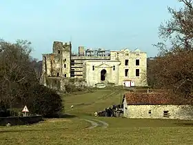 Château de Bidacheruines, écuries, façades et toitures des deux pavillons terminaux