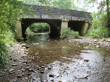 Pont sur l'Apouhoura.