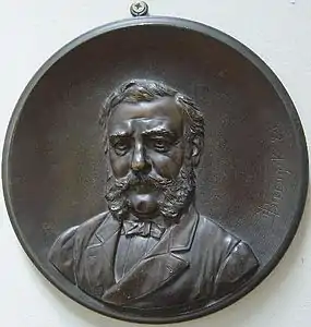 Portrait d'homme, médaillon en bronze, palais des beaux-arts de Lille.