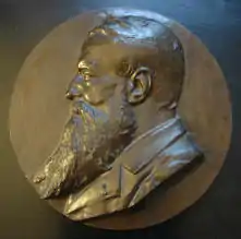 Auguste Crépy, médaillon en bronze, palais des beaux-arts de Lille.