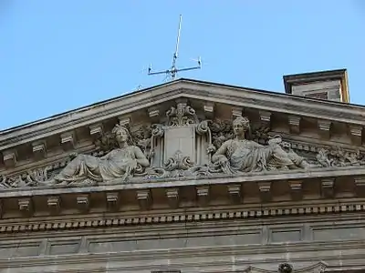 La Paix et la Prudence, fronton de la préfecture de Lille.