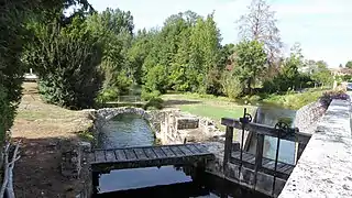 Bief d'une ancienne scierie sur l'Aigre.