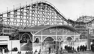 Big Dipper à Playland at the Beach (en)