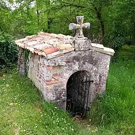 Fontaine Sainte-Ruffine de Biganon. Elle est inscrite avec l'église attenante aux monuments historiques par arrêté du 17 janvier 1997.