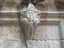 Un visage dans le quartier médiéval