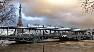 Le pont de Bir-Hakeim.