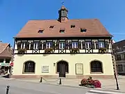 Ancienne mairie dite Laube (1665), place de la Mairie.