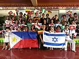 Mgr Armando Cruzem et sa congrégation à leur événement local de Jour de louange aux Philippines, le 12 mai 2016.