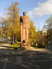 Statue de Bismarck debout et très droit de 1931 de Fritz Behn à Munich