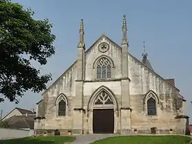 Photographie de la façade de l'église.