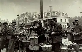 La buvette de la mère Bizolon, entre 1914 et 1918.