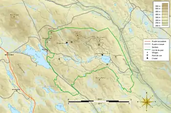 Carte topographique du parc, montrant un relief généralement compris entre 300 et 500 m d'altitude.