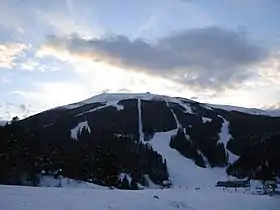 Vue du sommet des pistes de ski du Bjelašnica.