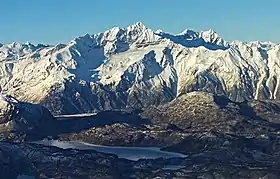 Vue aérienne du sommet.