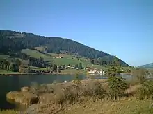 Vue sur le Lac Noir et le village