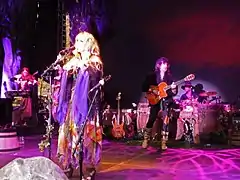 Scarlet Fiddler au violon ; Candice Night au chant ; Ritchie Blackmore à la guitare et Troubadour of Aberdeen à la batterie