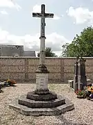 La croix du cimetière.