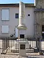 Le monument aux morts devant l'église (juin 2009)