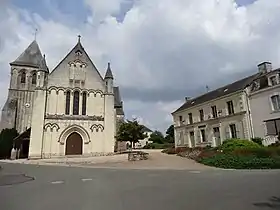 Église et mairie.