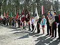 Cérémonie pour le 65e anniversaire de la libération des camps sur le site du Judenlager de Blechhammer. Porte-drapeaux.