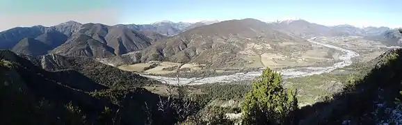 Vue de la vallée de la Bléone et de la commune de Marcoux.