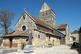 L'église entourée de son cimetière.