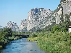 Le Sarca à Arco, peu avant son entrée dans le lac de Garde.