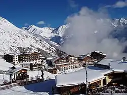 Vue de la station de Hochsölden, au fond de la vallée.