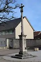 Croix monumentale, place de l'église.