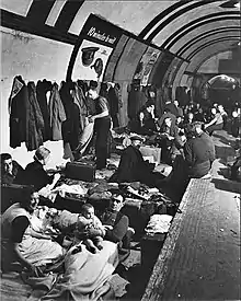 Une des stations du métro de Londres utilisée comme abri pendant le Blitz.