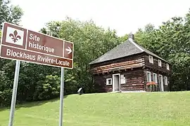 Panneau pour le site historique Blockhaus Rivière-Lacolle en bordure de la route 223.