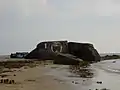 Un blockhaus sur la plage de Kerminihy.