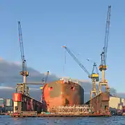 Le super-tanker Uisge Gorm au Dock 11 dans le port de Hambourg.