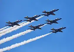 Blue Angels en formation delta pendant la Fleet Week 2018 de San Francisco.