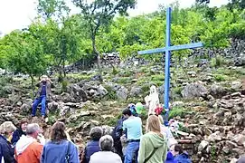 Croix bleue sur la colline de Podbrdo