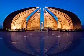 Monument du Pakistan à l'heure bleue, un monument national et musée du patrimoine situé à Islamabad, Pakistan.