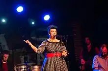 Description de l'image Blues Singer Kaz Hawkins (15577893943).jpg.