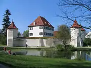 Vue du château de l'extérieur