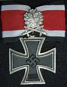 Croix de chevalier de la croix de fer avec feuilles de chêne, glaives et brillants (Allemagne, 1939)