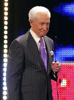 Bob Barker interprète son propre rôle.