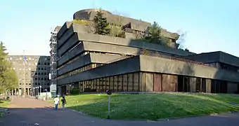 La préfecture de Bobigny, conçue par l'architecte Michel Folliasson (1965-1971).