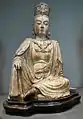 Le bodhisattva Avalokiteshvara Guanyin, assis en position de délassement, bois, XIVe s., Musée Cernuschi, Paris