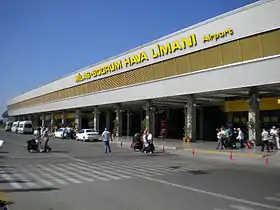 L'entrée du terminal.